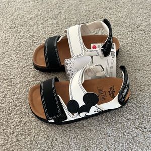 Zara size 25 Mickey Sandals